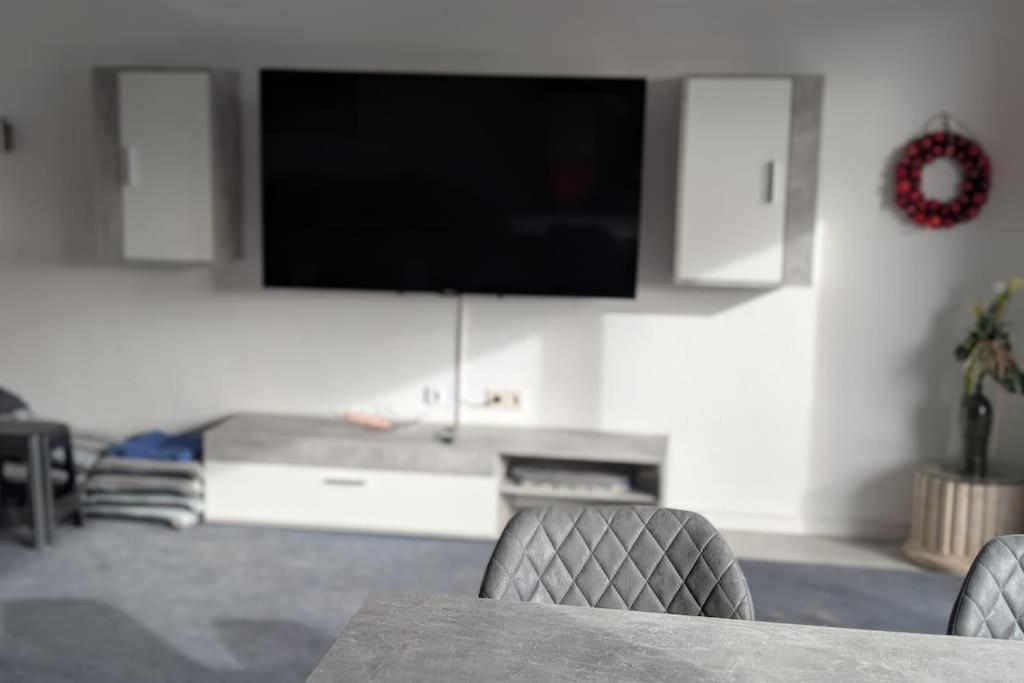 3rooms For Business Or Family Apartment *